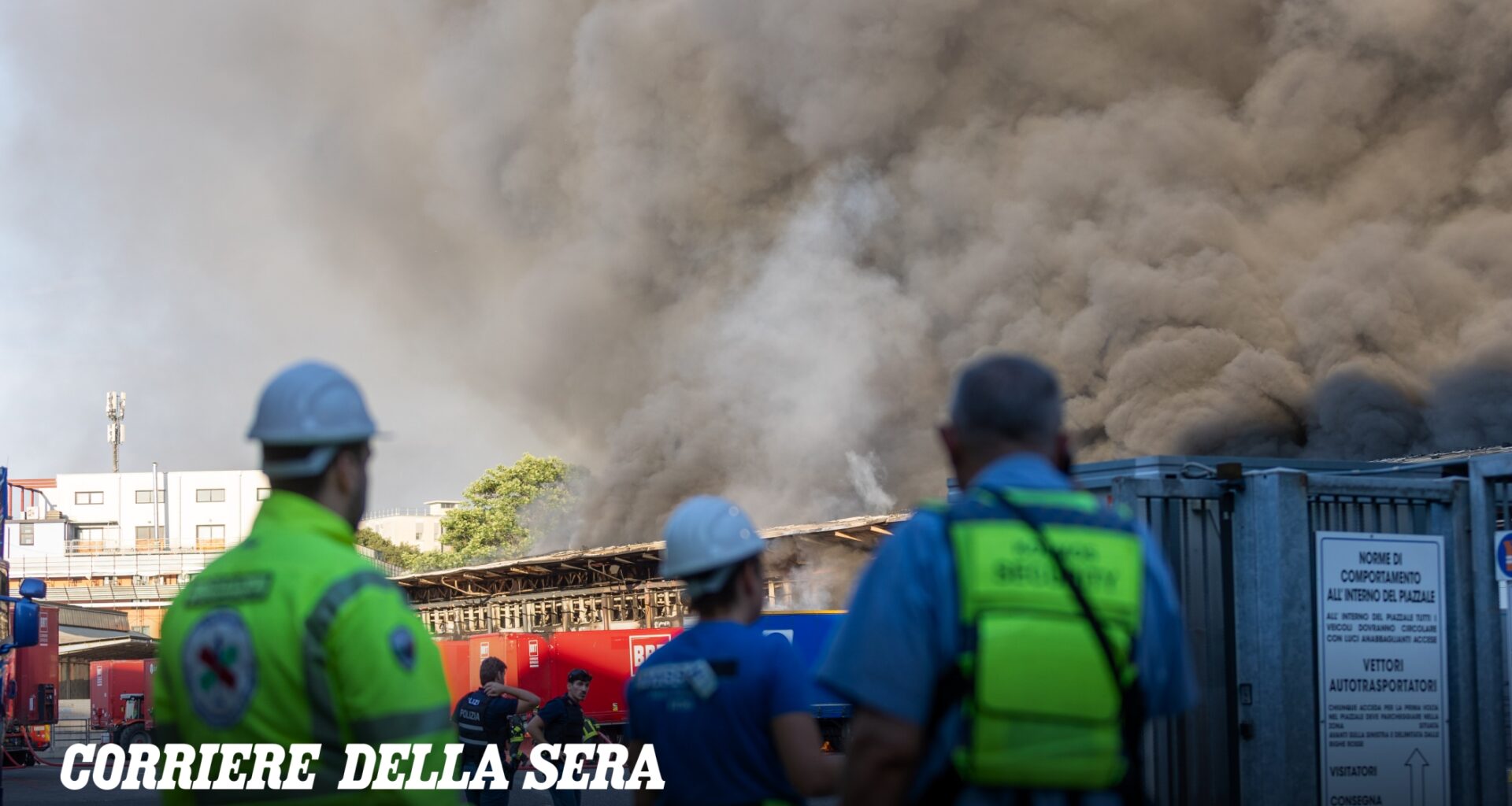 Incendio a Milano: le batterie al litio sono quasi impossibili da spegnere, ecco cosa ha rallentato i pompieri