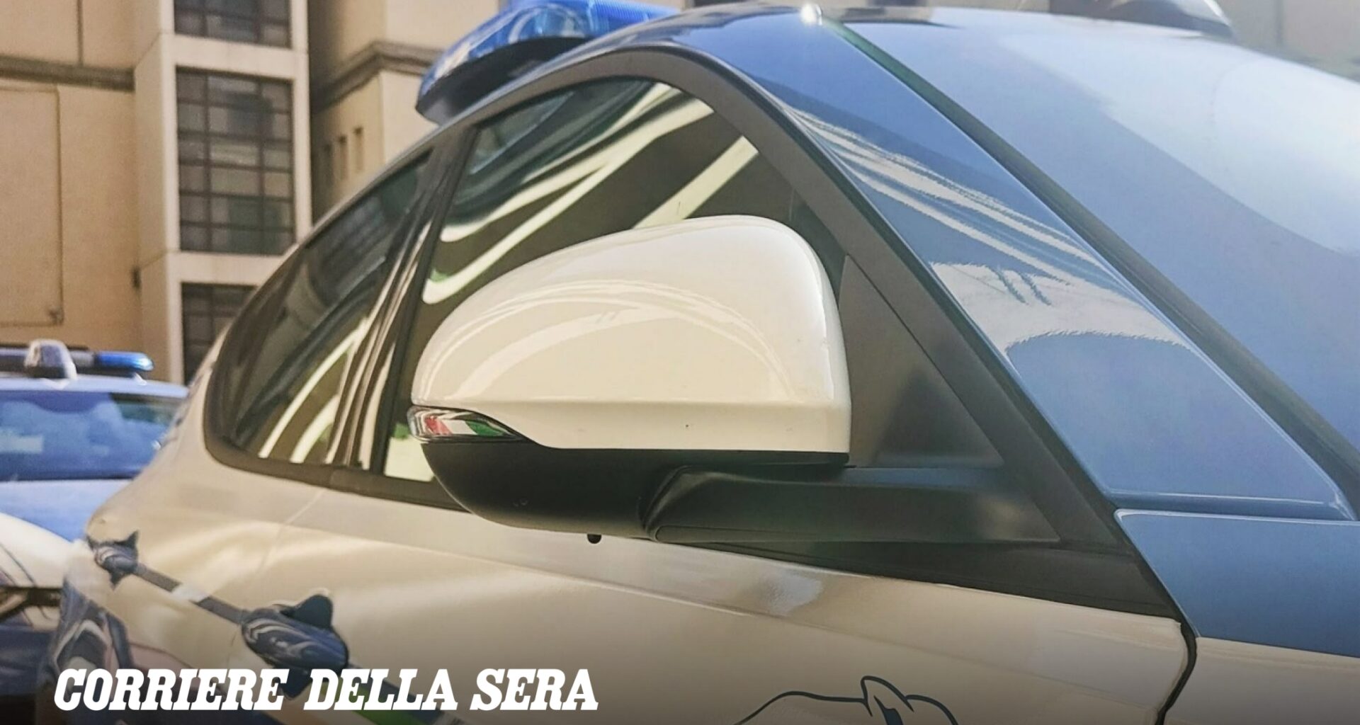 Cremona, undicenne chiuso in auto si sente male per il caldo e chiede aiuto: salvato dalla polizia. Denunciata la mamma