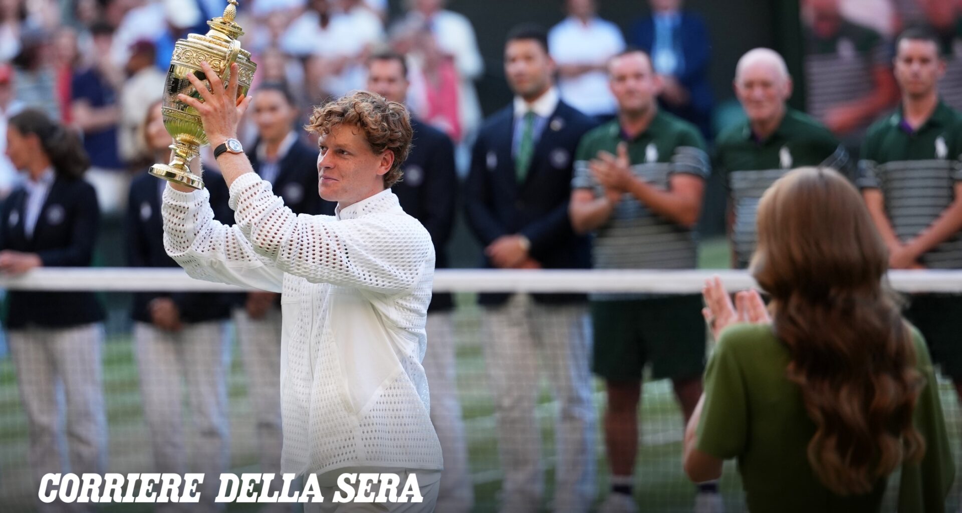 La principessa Kate premia Sinner a Wimbledon. Con William e i figli George e Charlotte