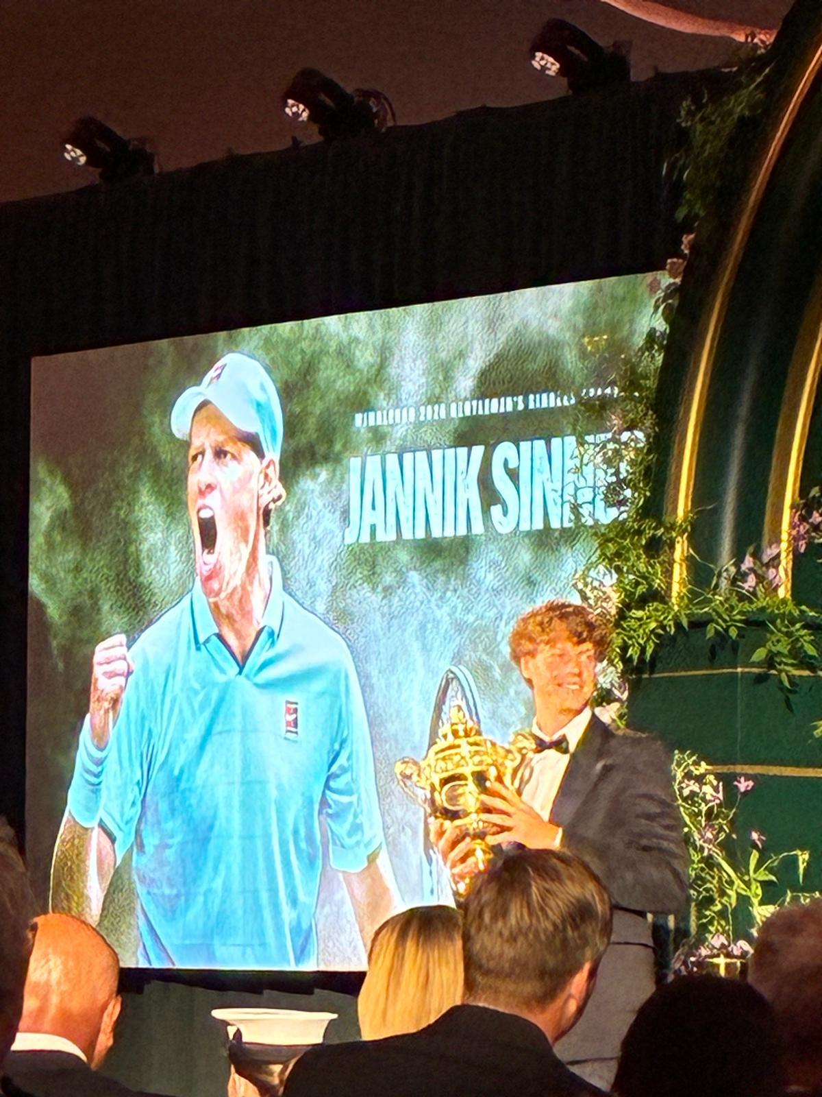 Jannik Sinner cena di gala Wimbledon 2026
