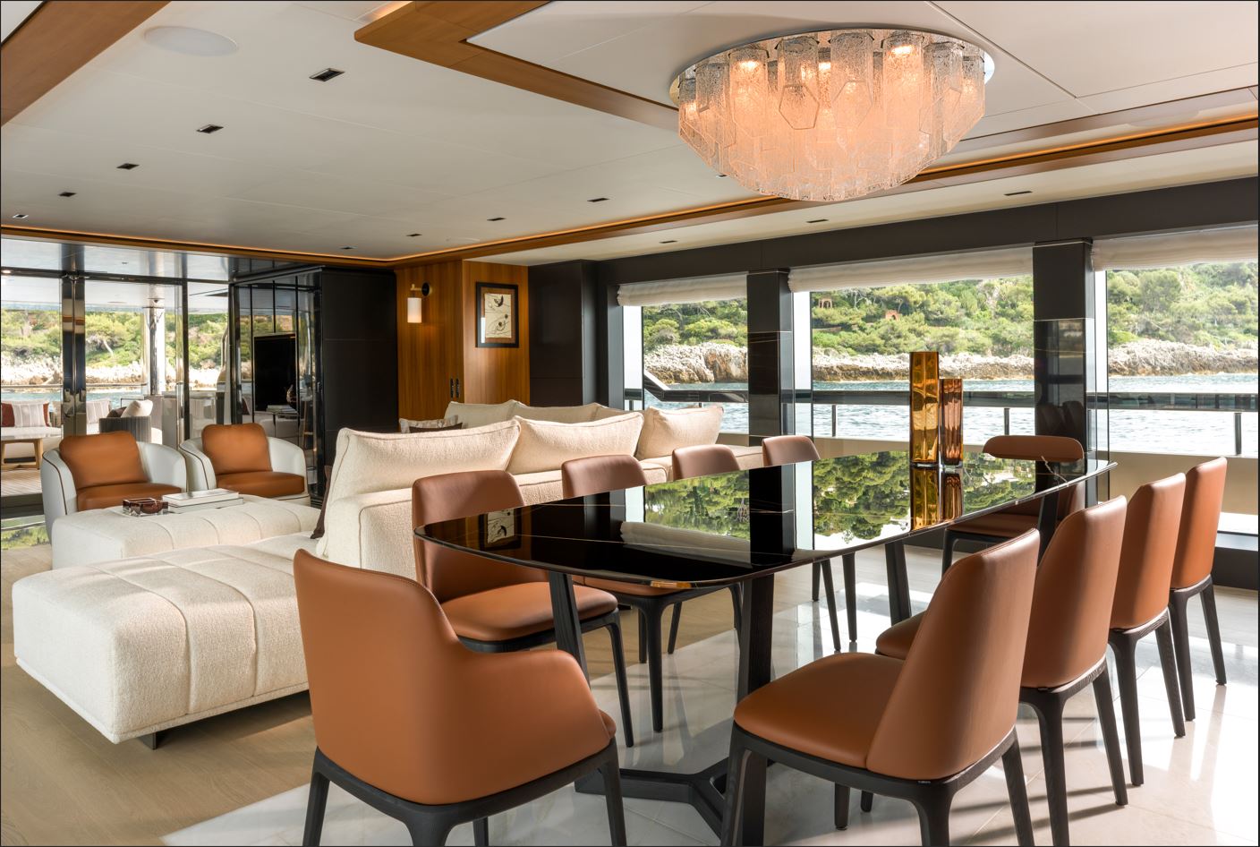 54metri, ecco il gigante del mare firmato Riva: il debutto glamour (ad Amalfi) del super yacht che naviga già nel futuro