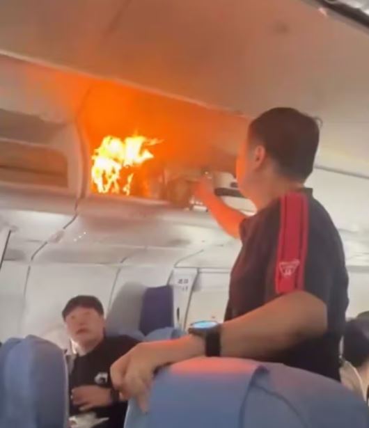Sicurezza aerea, incendi ed esplosioni in volo: ora il pericolo principale sono i nostri dispositivi elettronici