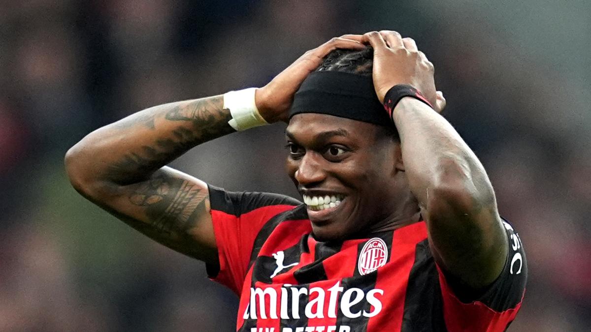 Il Fenerbahçe a casa Milan per Leao: offerti 40 milioni al club e un super ingaggio a lui