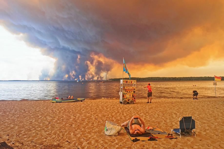 Le foto degli incendi in Francia e Spagna