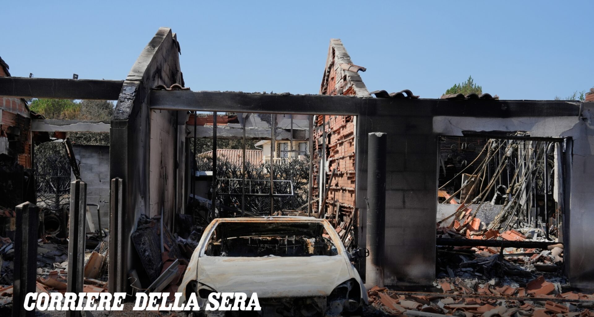 Incendi in Francia, i residenti di Le Porge contro il sistema di soccorsi: «Ci hanno sacrificati per salvare le ville di Cap Ferret»