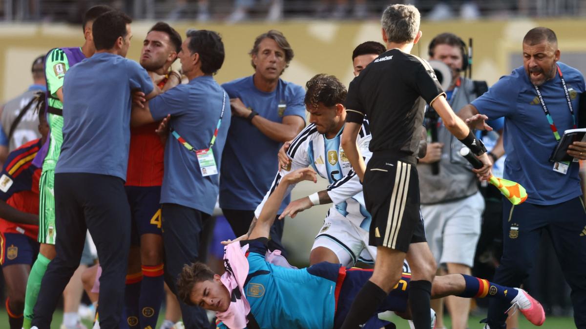 Ufficiale: Fifa apre inchiesta sull'Argentina per Falkland e rissa in finale