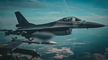 F-16 ucraino abbatte per la prima volta un super jet russo in un duello aereo. “Distrutto un caccia Sukhoi Su-35S di generazione 4++”