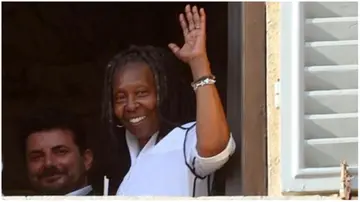 Whoopi Goldberg spiega il Palio di Siena agli americani: l’attrice è l’ospite d’onore in piazza del Campo