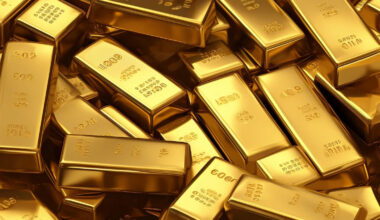 L’oro arretra mentre il dollaro si rafforza e il messaggio della Fed pesa sul mercato