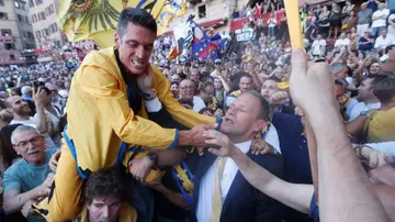 Palio di Siena, la diretta: vince l’Aquila, un trionfo atteso da 34 anni. Tittia padrone, 12esima vittoria