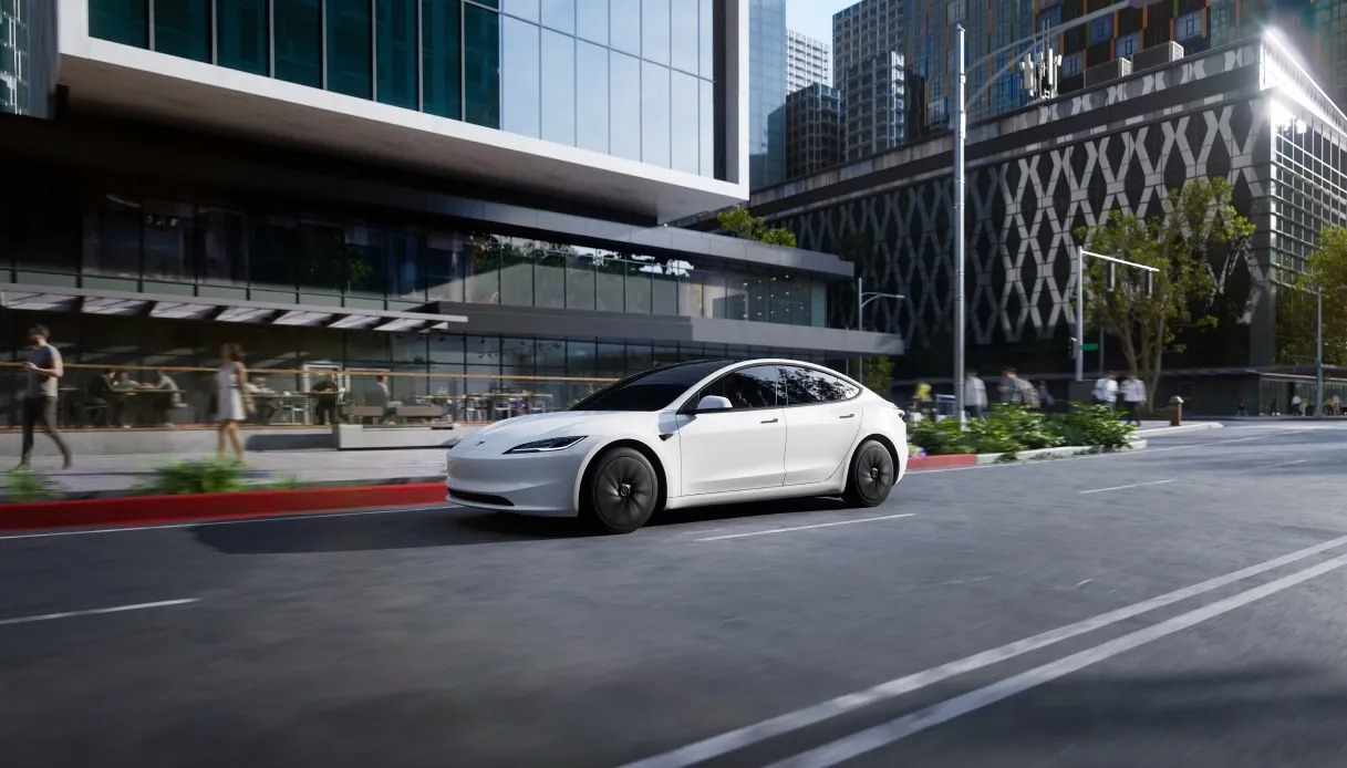 Tesla torna a correre con un primo semestre molto positivo in Europa