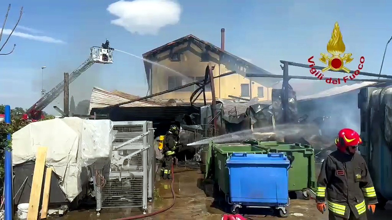 Incendio a “L’Agricola” di Lainate: fiamme e alta colonna di fumo nero