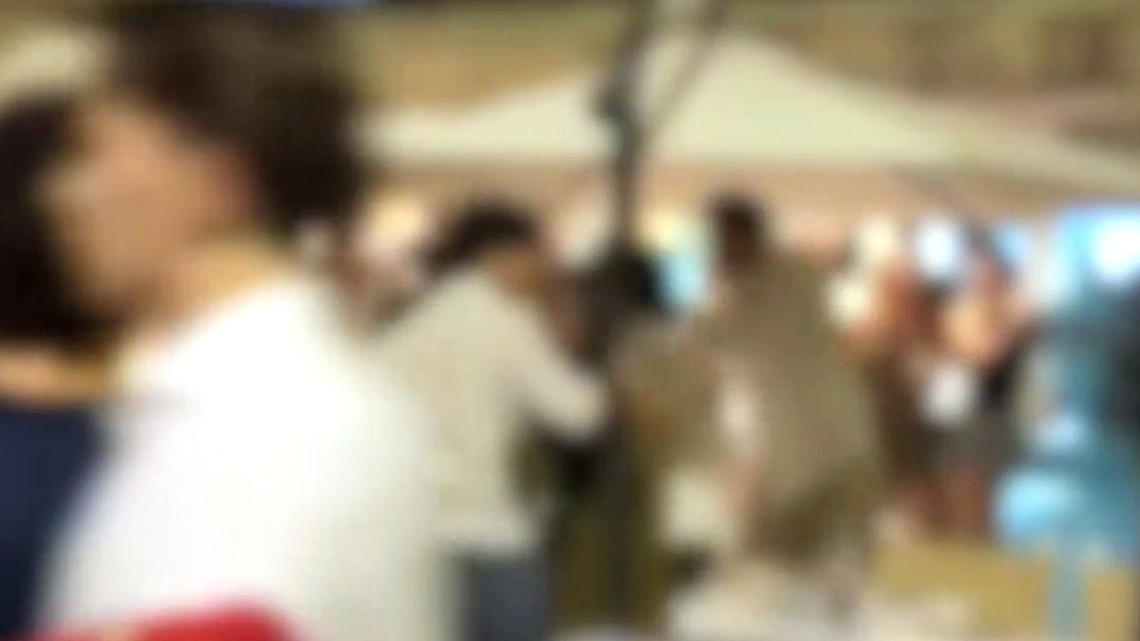 Furibonda rissa fra giovani a Forte dei Marmi: volano poltrone e biciclette fuori dal locale. Al vaglio le immagini per identificare i responsabili