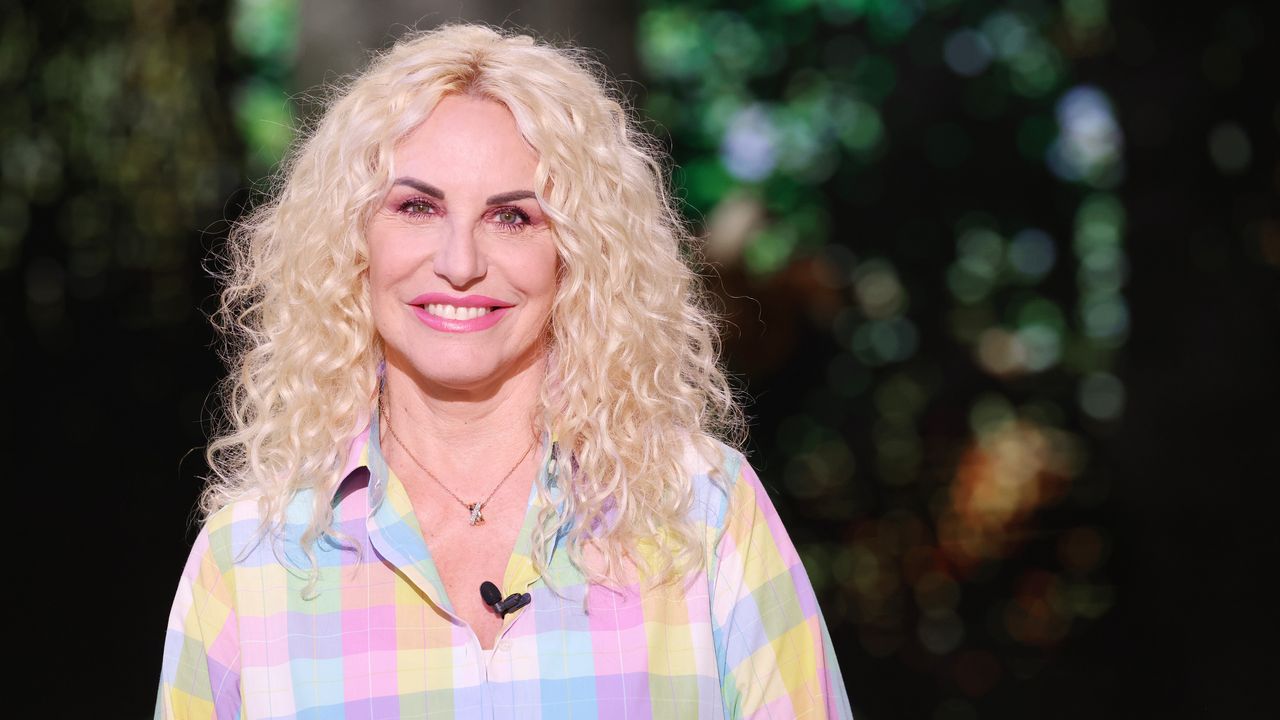 Antonella Clerici trascorre il Ferragosto con gli amici in Normandia. Il menù è semplicissimo