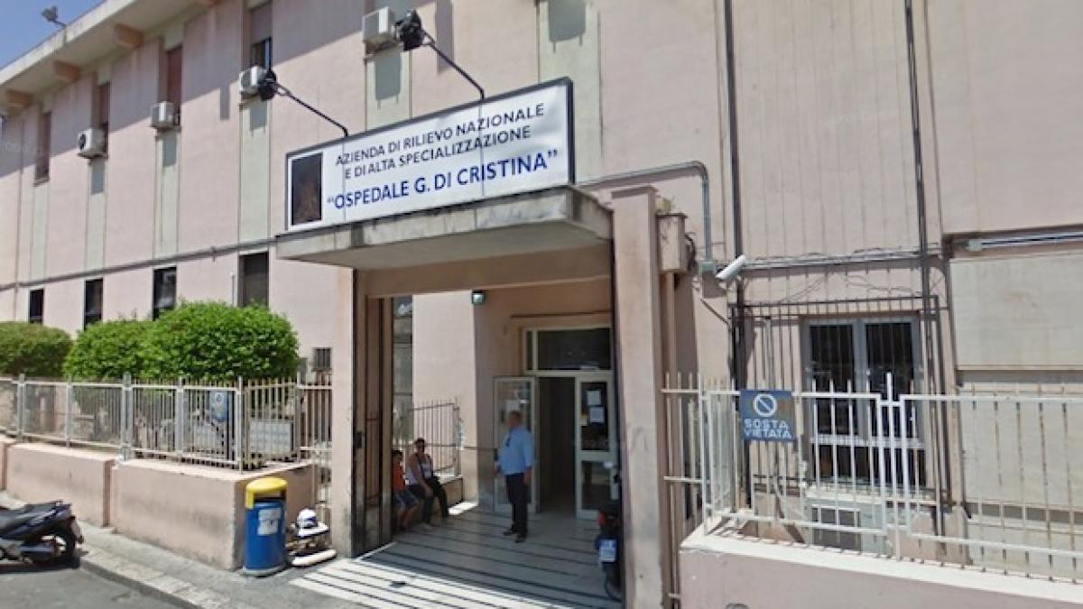 Palermo, lo sfogo della madre della bimba morta per difterite: «Medici incompetenti». Si cerca il paziente zero