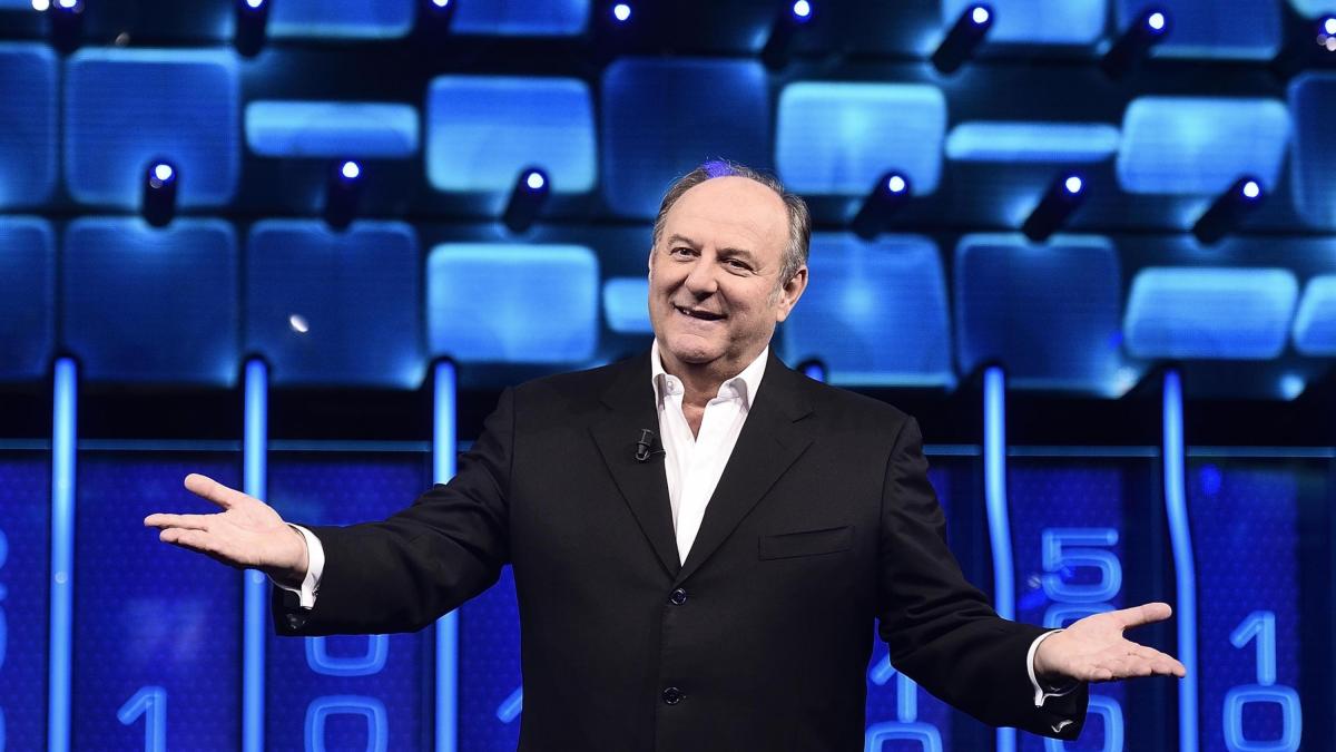 Gerry Scotti fa 70 anni: rimpianti, vita privata, passione Milan