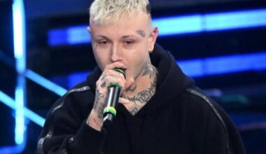 Lazza compie 32 anni: il lavoro nei cantieri prima di diventare famoso, il debutto a Sanremo nel 2023, 7 segreti