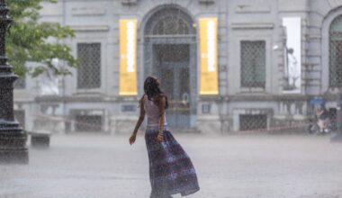 Milano, allerta per temporali e raffiche di vento dall'alba di giovedì 20 agosto. Il Comune chiude i parchi, le piscine ferme dalle 14