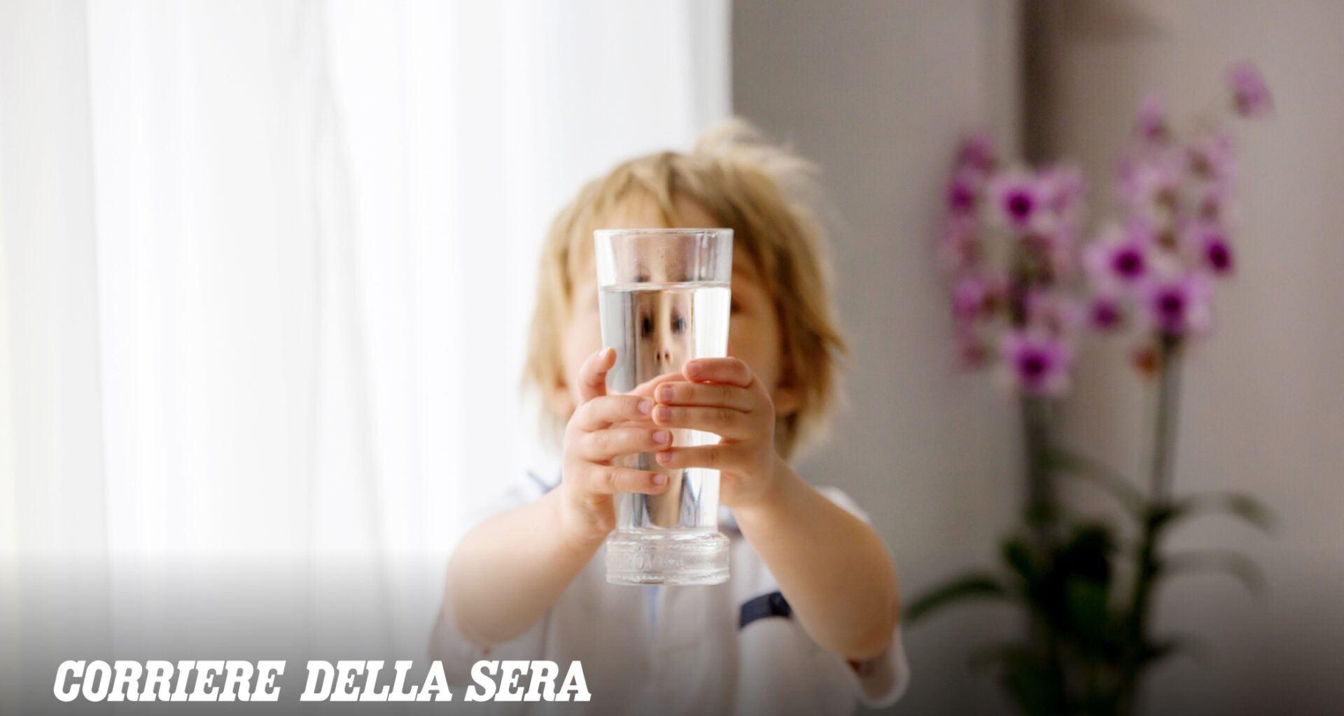 Quanta acqua devono bere i bambini al giorno? I succhi di frutta la sostituiscono? Tutto quello che bisogna sapere