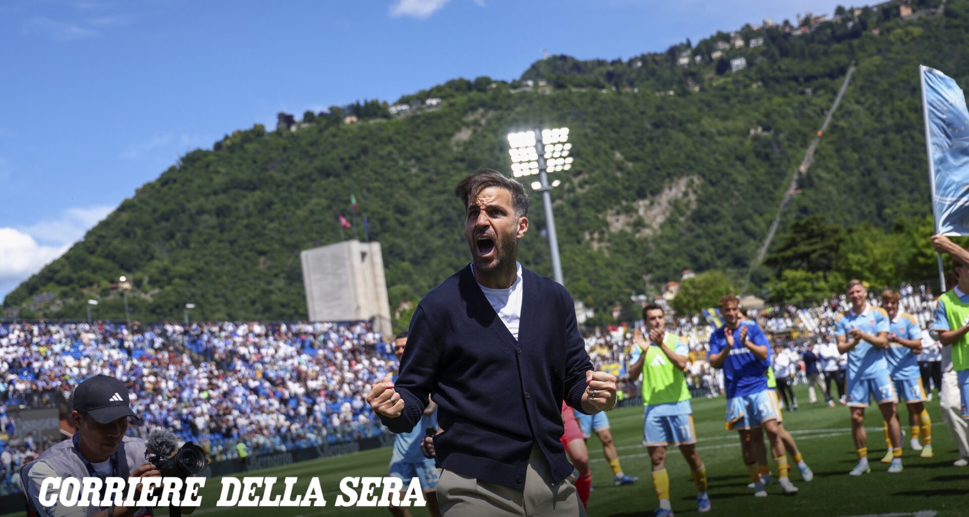 Le «pazze» regole del Como di Fabregas: tre assenze allo stadio e perdi l'abbonamento, vietate le maglie avversarie in tribuna