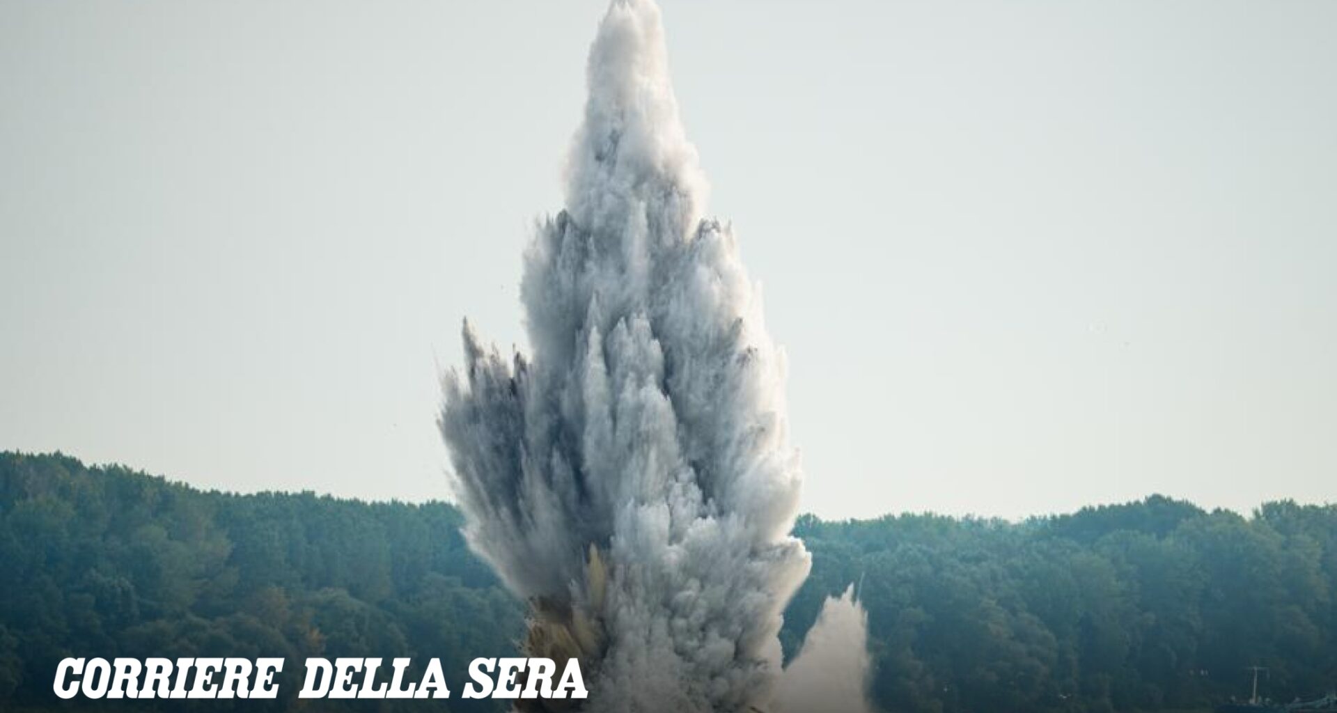 Le ondate di calore, la crisi energetica, il Danubio a secco: in Romania l'esercito fa esplodere il fondale del fiume (per raffreddare la centrale nucleare)
