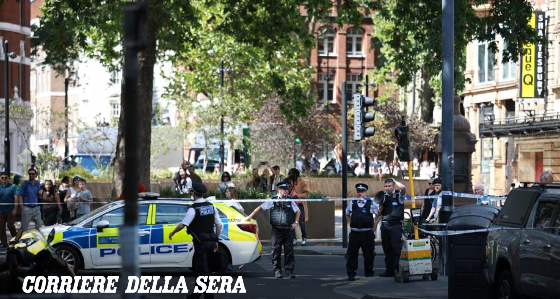 Londra, donna ferisce quattro passanti a colpi di forbice nell'affollata Covent Garden: arrestata