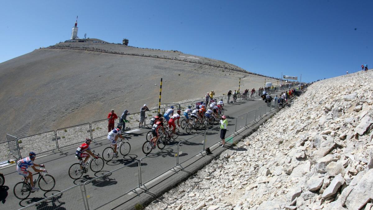 Tour de France donne, prima volta sul Mont Ventoux: la storia e i miti della scalata