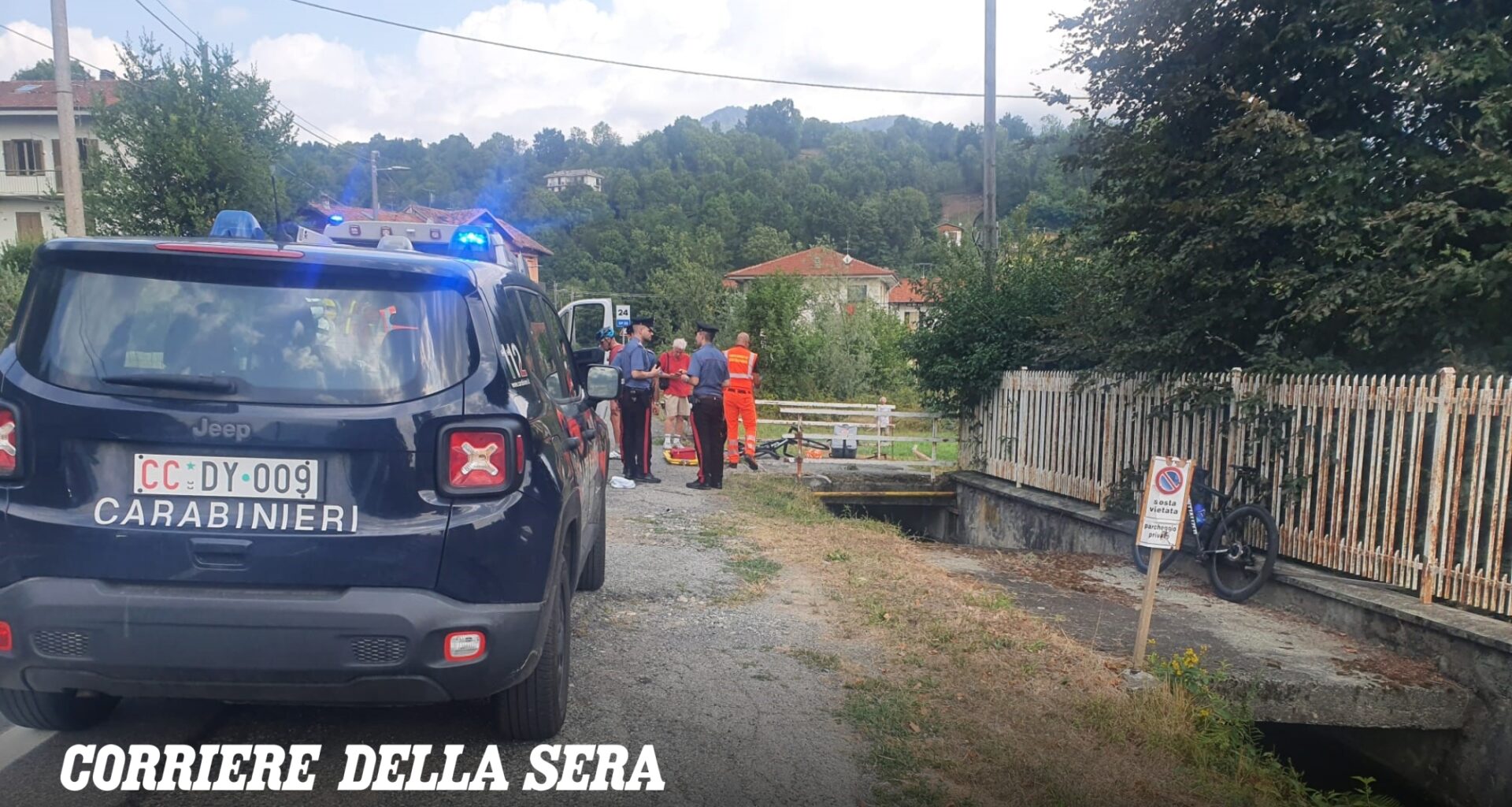 Lanzo Torinese, automobilista travolge sei ciclisti e ne ferisce quattro, poi torna indietro e li investe di nuovo: uno di loro è grave