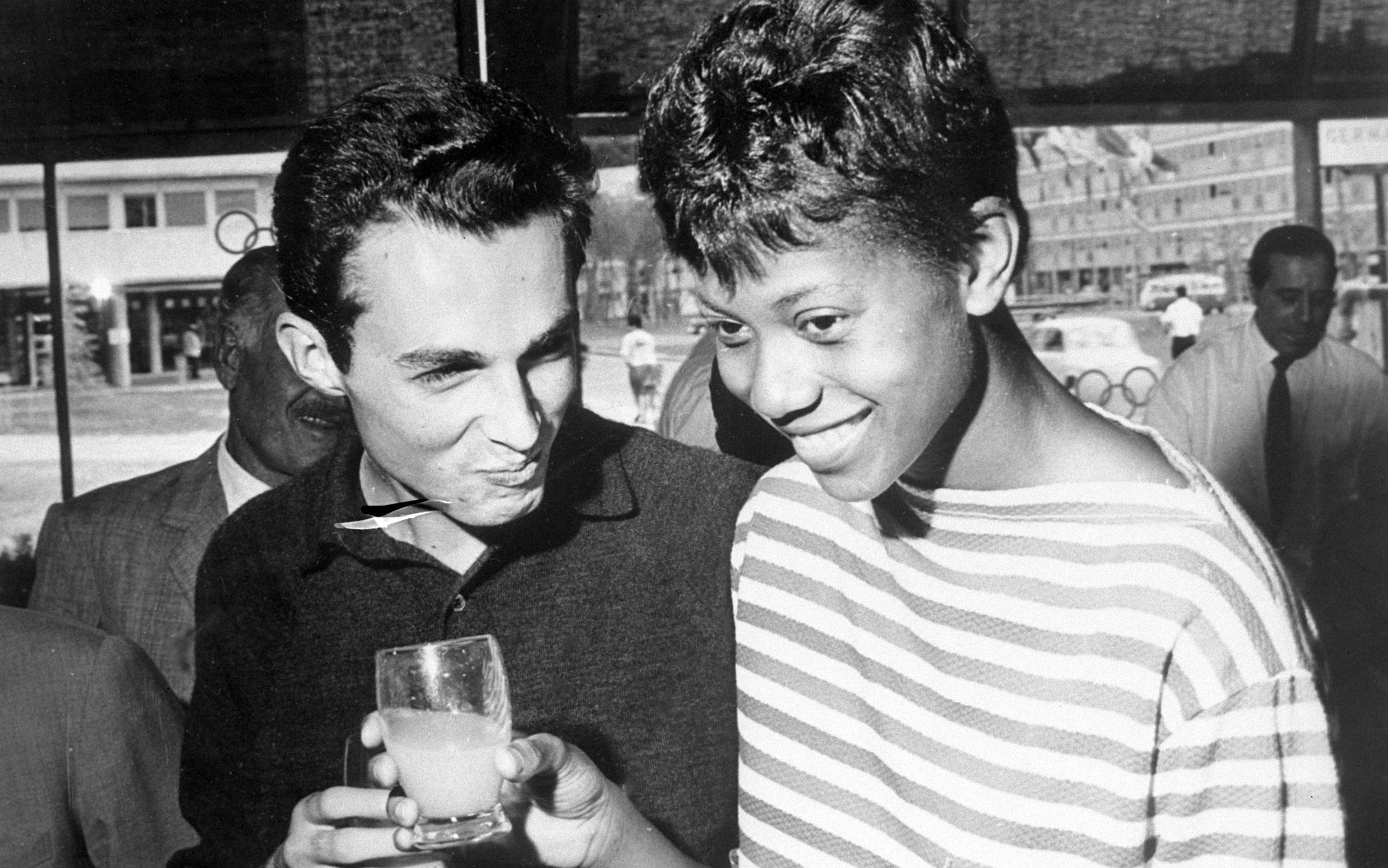ROMA 1960: BELLI E VELOCISSIMI, LIVIO BERRUTI E WILMA RUDOLPH / SPECIALE Un bel primo piano di Livio Berruti e Wilma Rudolph, i due hanno vinto entrambi l'oro nelle rispettive fare di velocità e si sono segnalati come la coppia piu' bella dei Gi...