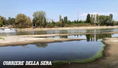 Viaggio nell'agonia del Po in secca: le sabbie roventi, i vecchi rifiuti, gli uccelli spariti e l’odore nauseabondo dell’acqua. «Che ne sarà di questo fiume, delle sue memorie?»