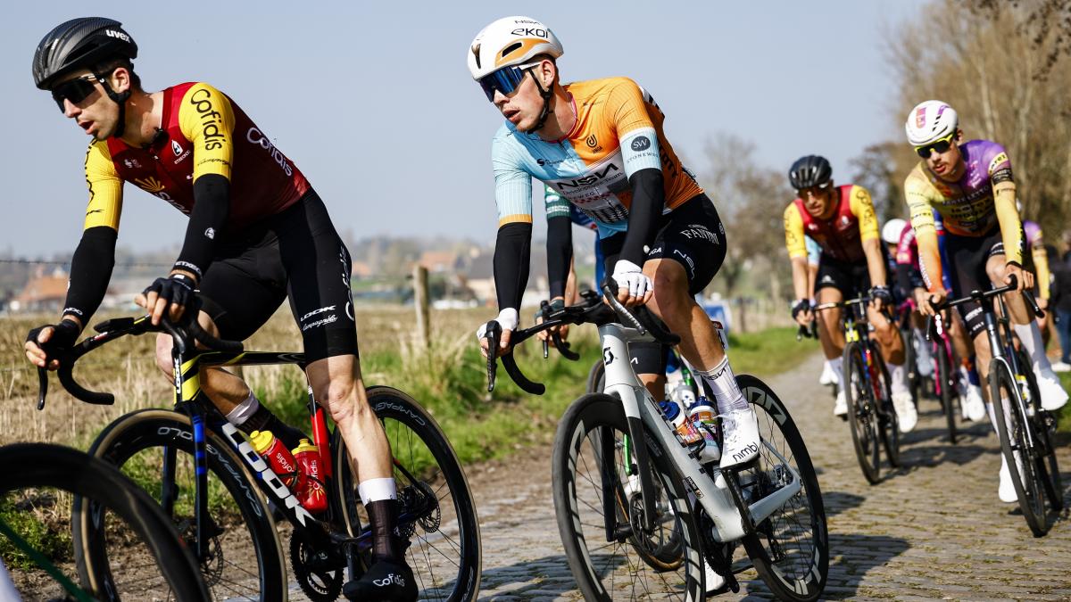 Morto ciclista al Giro del Portogallo: investito il 19enne Finlay Tarling