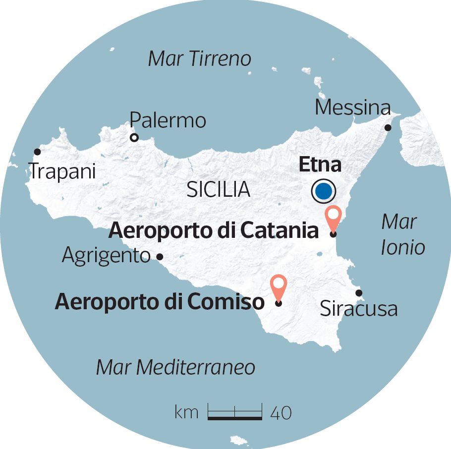 Aeroporto di Catania chiuso per l'Etna, taxi abusivi e transfer a peso d'oro: «Per Palermo corse fino a 700 euro». Ma c'è chi offre passaggi gratis