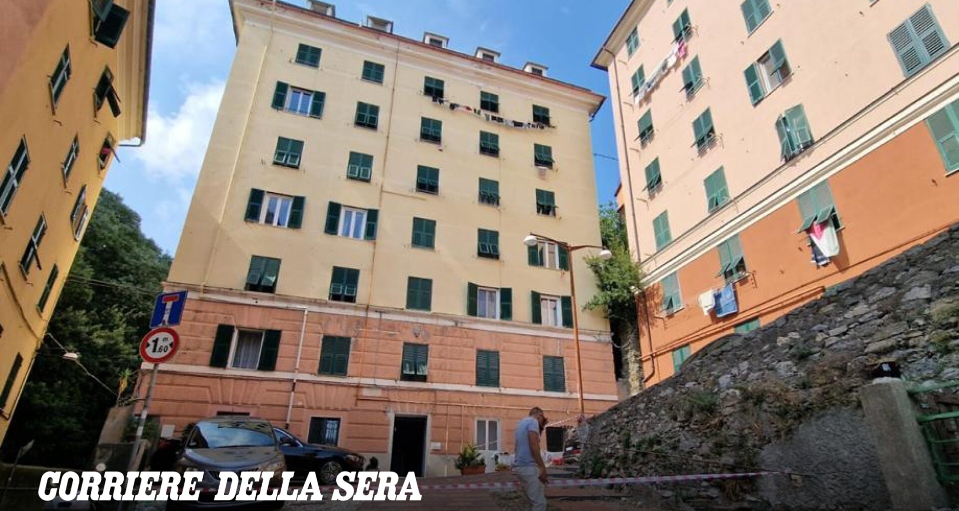 Genova, ragazzo di 26 anni accoltella la sorella, poi cade dalla finestra e muore. La ragazza è in ospedale con ferite lievi
