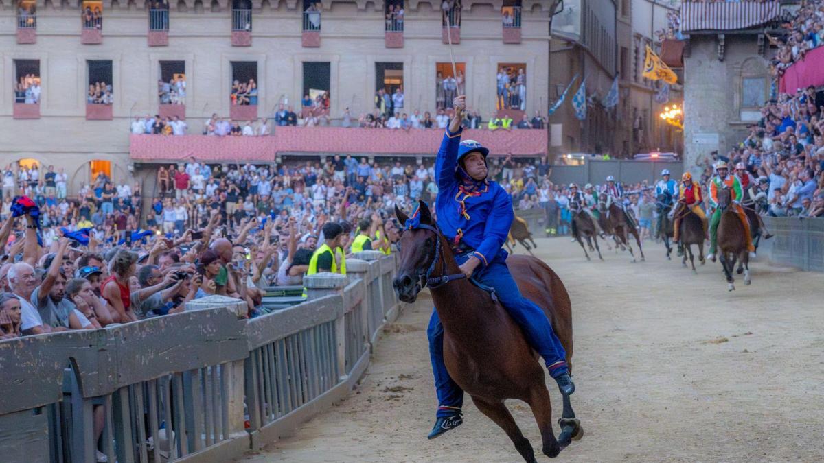 Palio di Siena, ha vinto la contrada del Nicchio