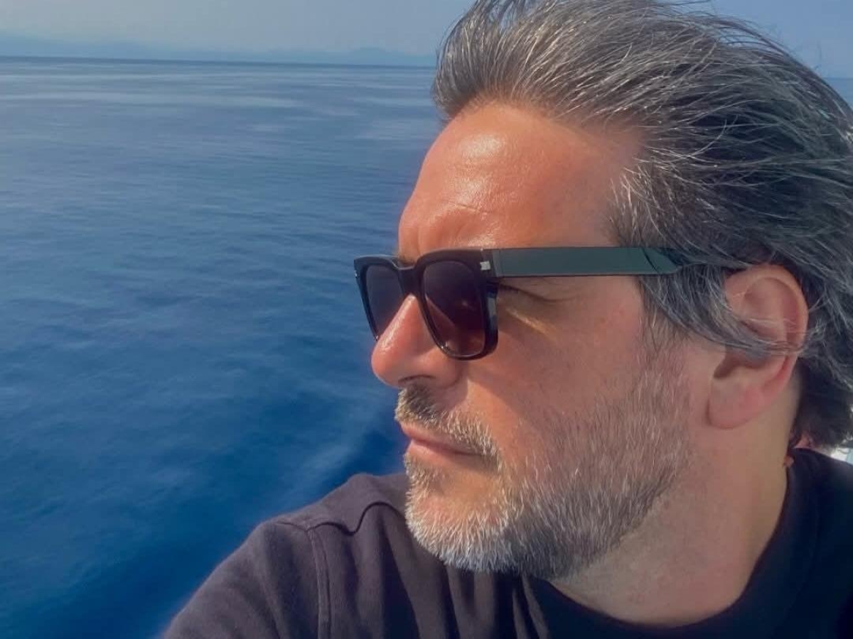Il designer Paolo Allasia muore annegato nel tentativo di salvare il figlio in mare. La tragedia a San Lorenzo in Liguria