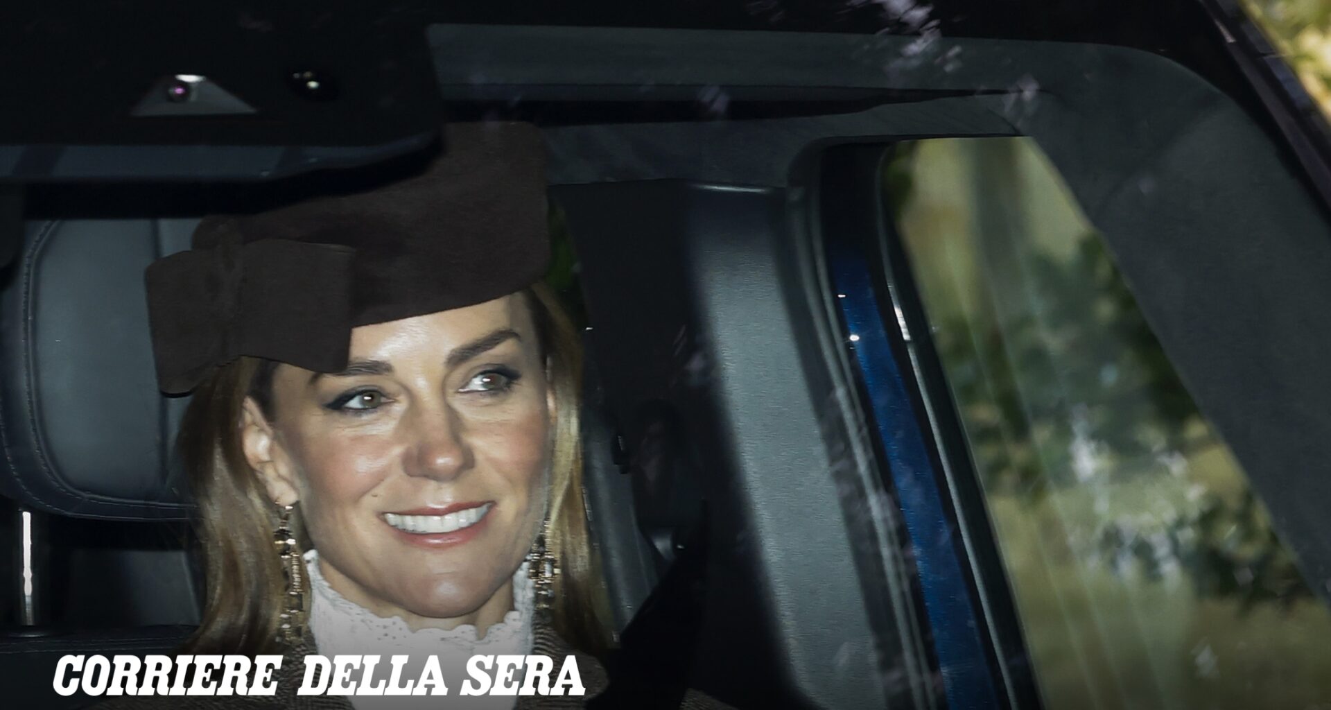 Il sorriso della principessa Kate e la Royal family in pubblico per la prima volta dopo la notizia del rientro di Harry e Meghan
