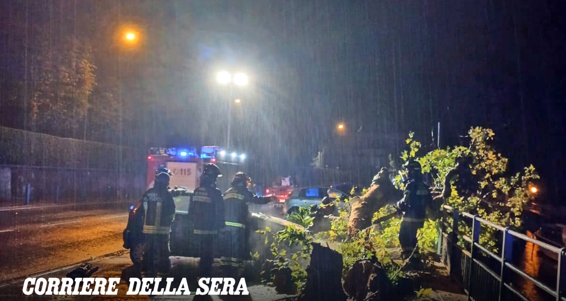 Maltempo in Lombardia: trombe d'aria a Varese, voli cancellati a Malpensa. E a Como raffiche fino a 100 all'ora: due barche affondate