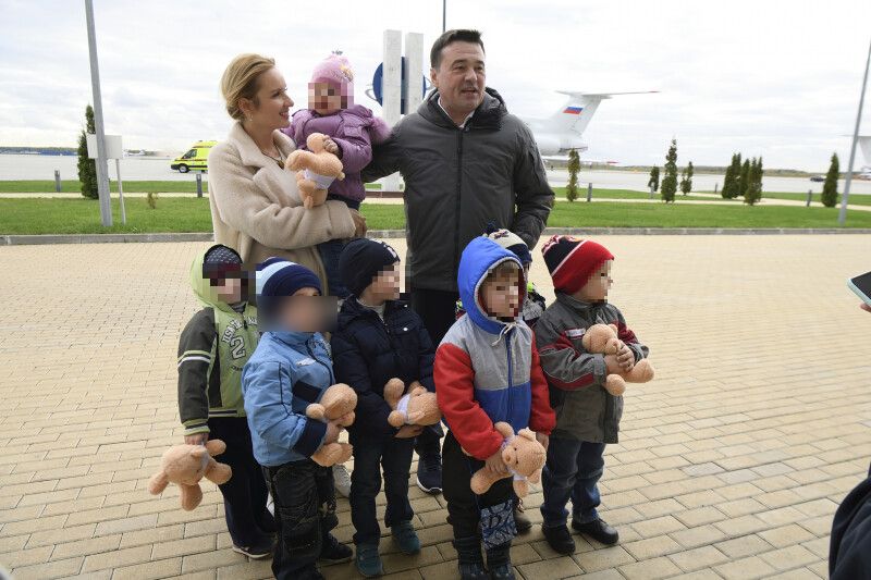 «Decine di bambini ucraini rapiti e portati in Russia, ecco le prove»: l'atto di accusa della Procura di Kiev