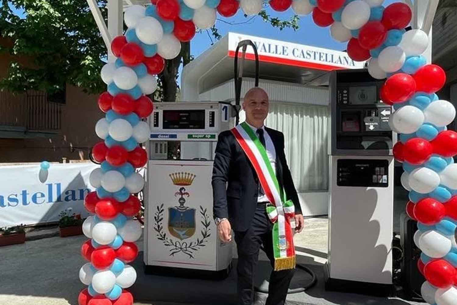 Il paese in Italia dove la benzina ha prezzi stracciati grazie al sindaco