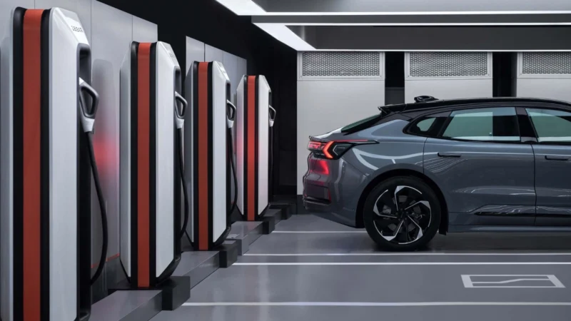 Geely sta sviluppando una tecnologia a 1000 V per ricaricare da 10 a 80% in meno di 5 minuti