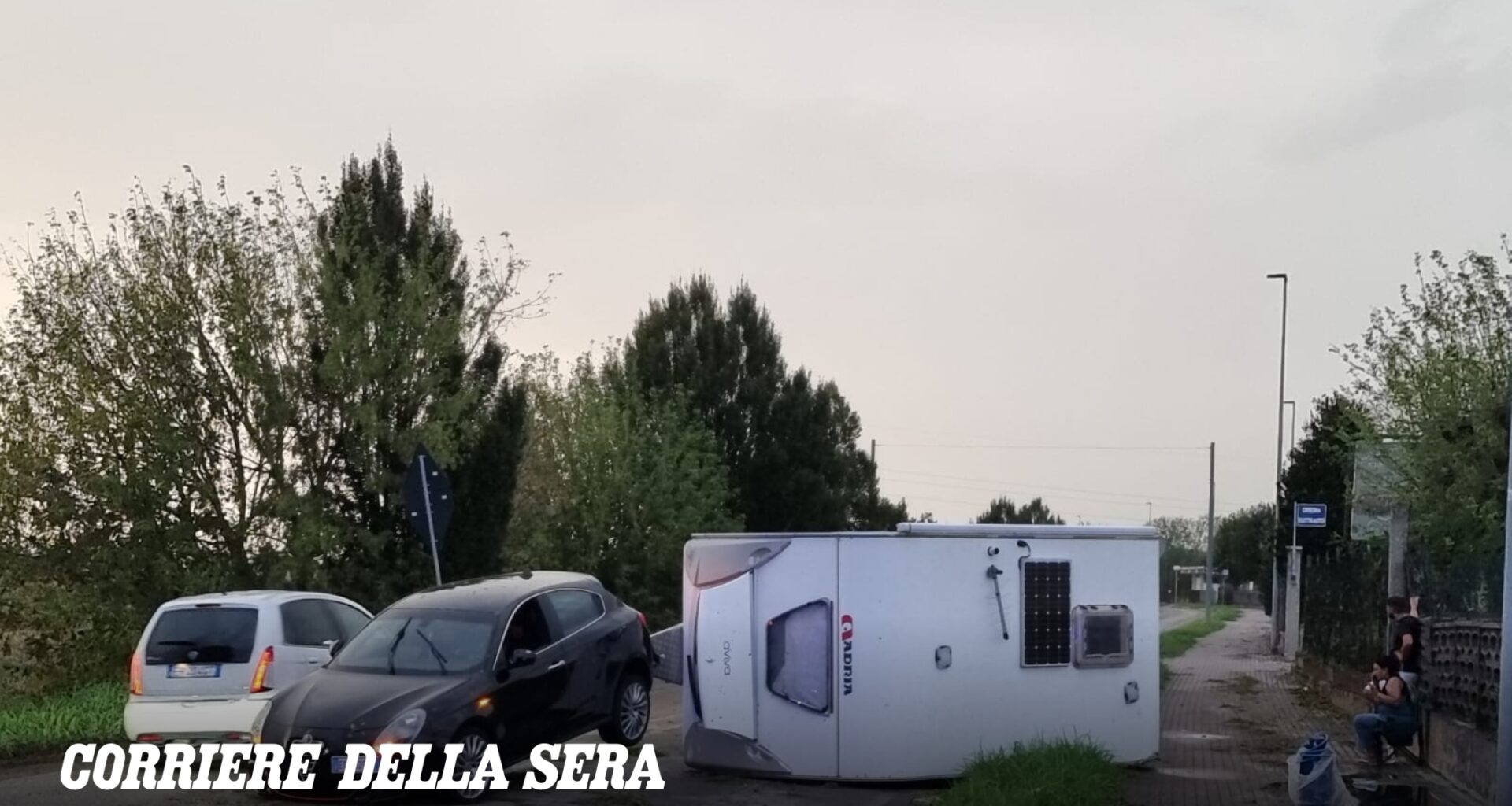 Maltempo, tromba d'aria a Bovolone e Isola della scala scoperchia i capannoni. Tetti e alberi caduti anche a Noventa Vicentina