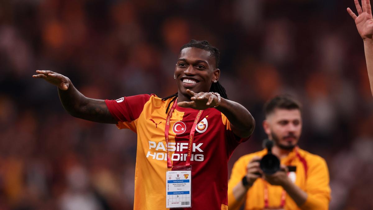 Leao al Galatasaray: il Milan ha una percentuale sulla rivendita.Tutte le cifre dell'affar