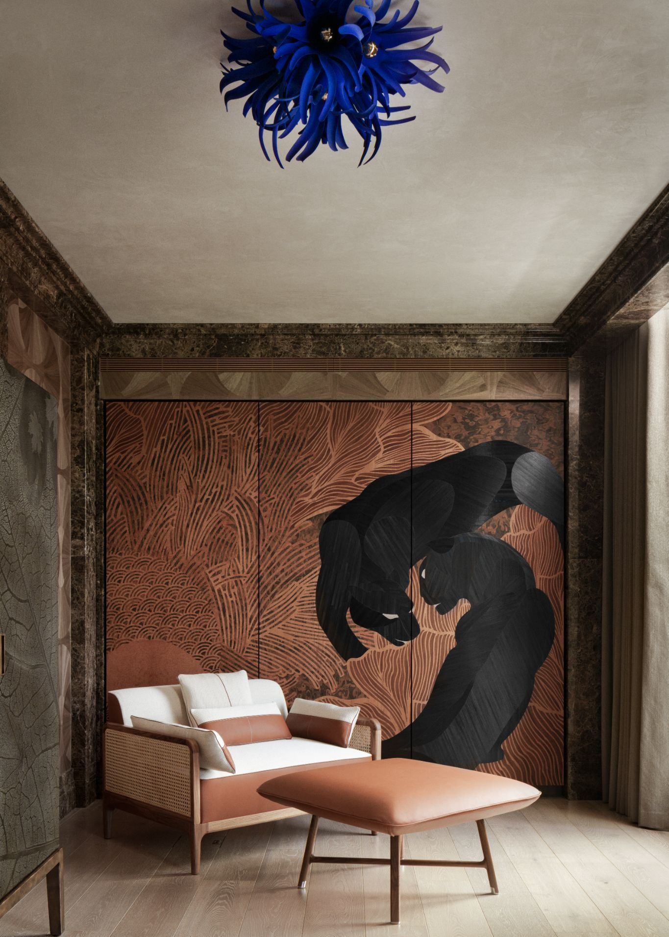 lampadario divano poggiapiedi arte