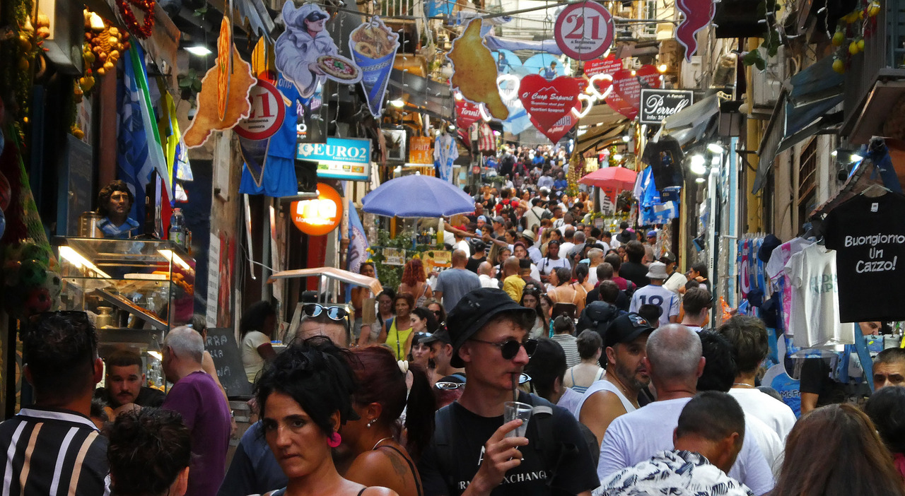 Ferragosto, cibo e cultura. Folla agli scavi di Pompei: aeroporto da record