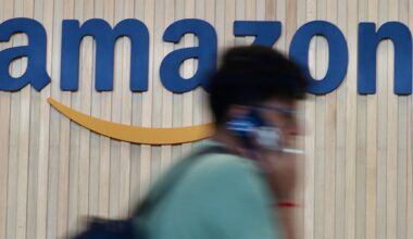 “Scansiona i libri e li distrugge”: l’accusa ad Amazon