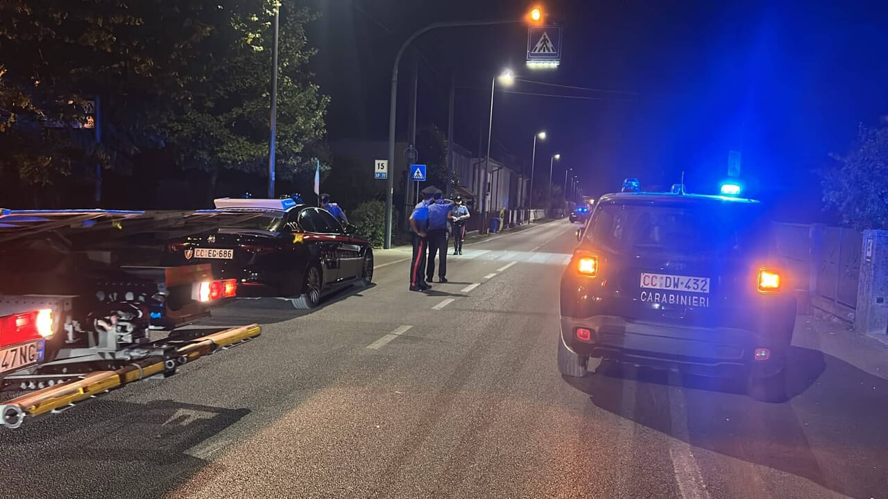 Scappa dalla mamma, bimbo di tre anni travolto da un’auto: è gravissimo