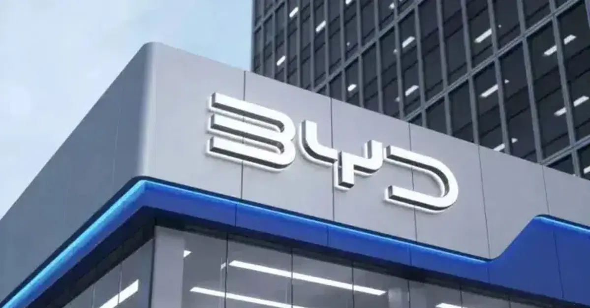 Crollo in Borsa e vendite in picchiata, ma il boss di BYD spara alto: "In 5 anni saremo i primi al mondo" - News