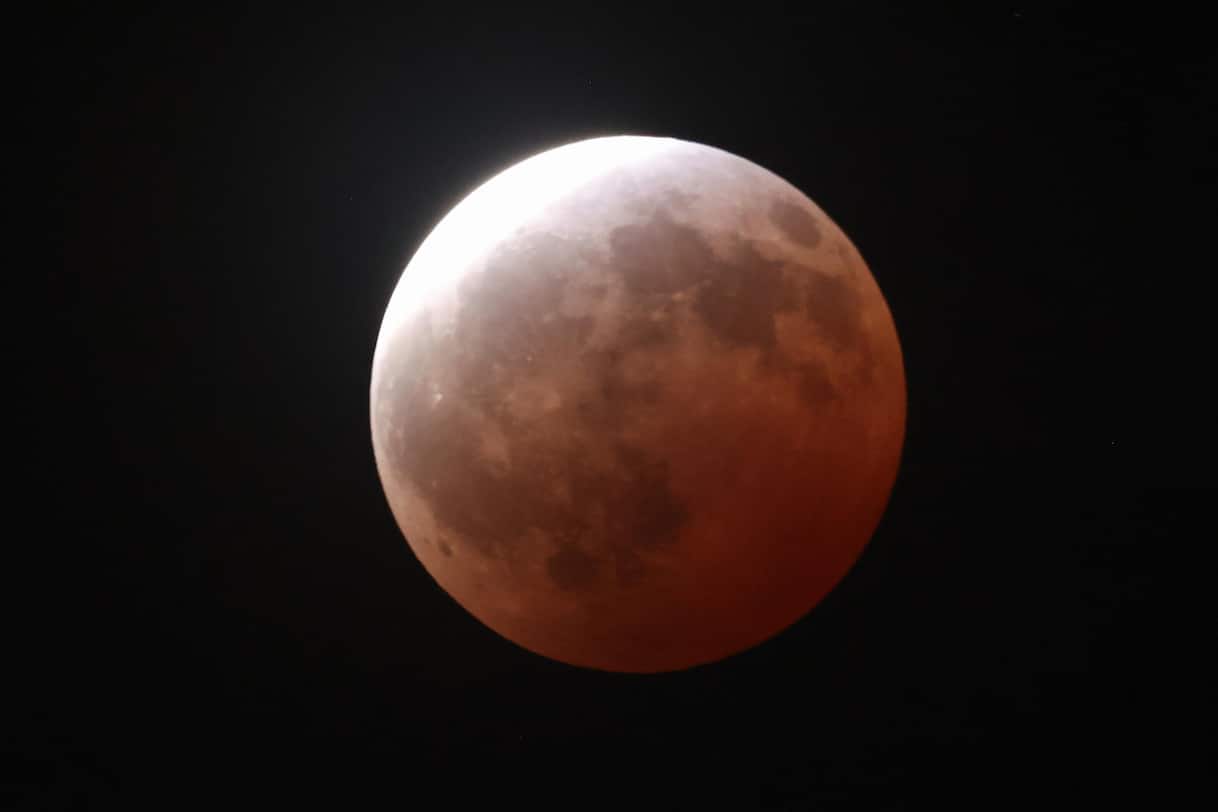 Eclissi lunare di agosto 2026, le immagini dal mondo. FOTO - Sky TG24