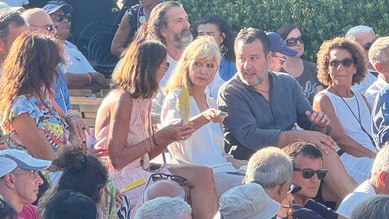 Photo: europesays.com Polemica Matteo Salvini all'Agnata, l'intervista a Dori Ghezzi: «Fabrizio non lo avrebbe mai mandato via»