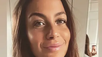 “Un colpo secco, poi l’odore di bruciato”. Melanie e gli attimi di paura sul volo EasyJet diretto a Londra